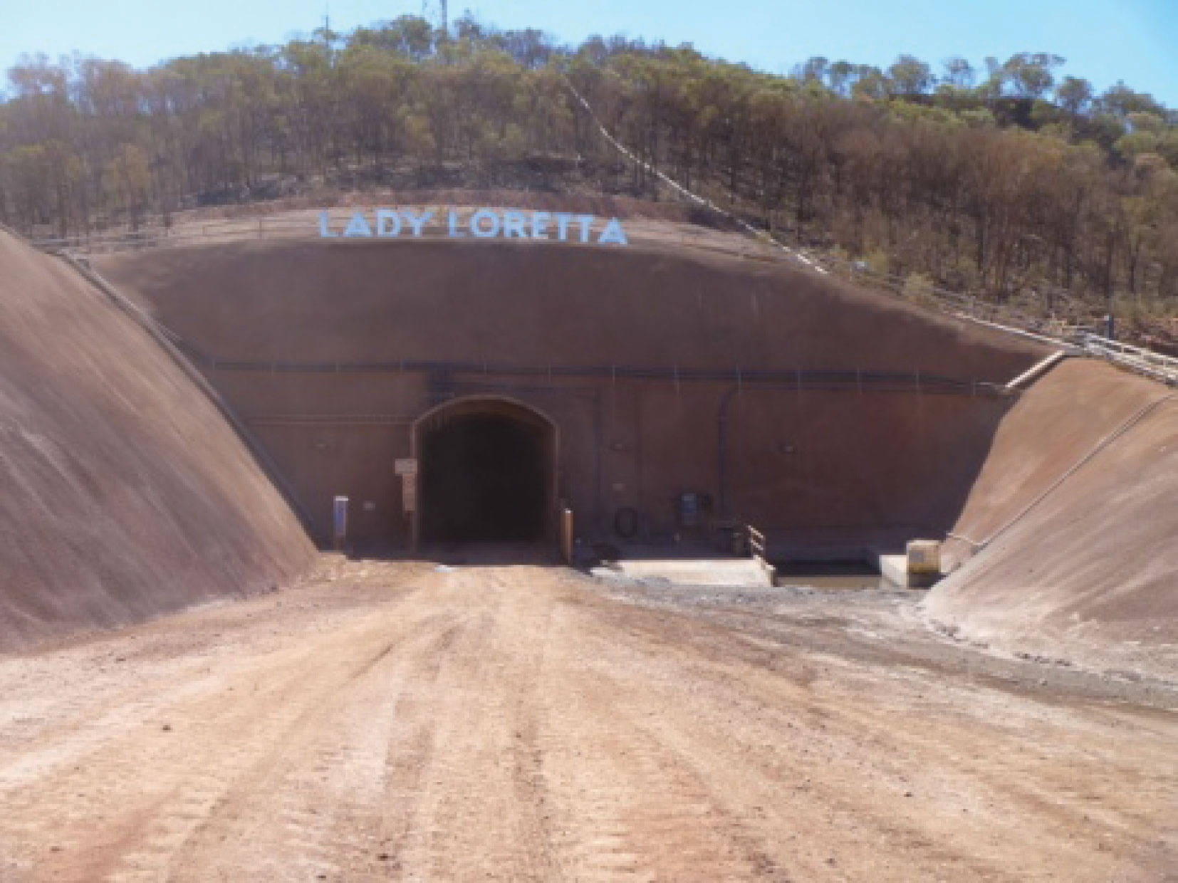 گلنکور سوئیس معدن روی Lady Loretta در استرالیا را راه اندازی می کند