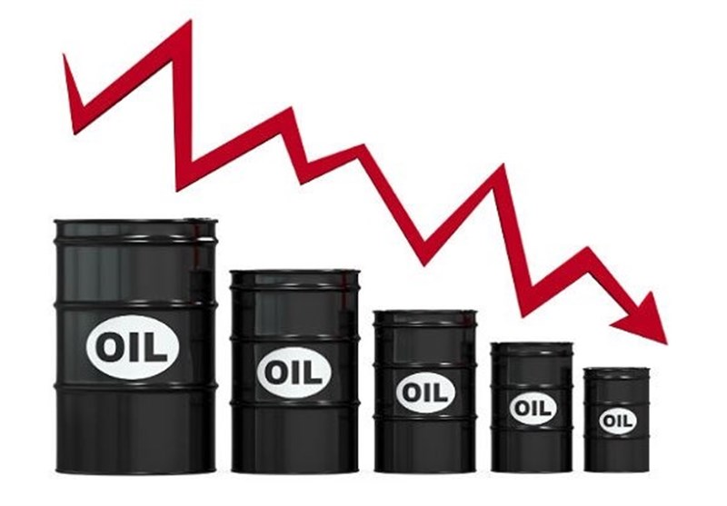 کاهش تقاضای چین و افزایش تولید آمریکا ۲ عامل افت بهای نفت در بازارهای جهانی