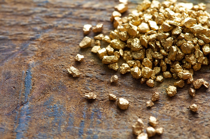 آغاز بارگیری و حمل ماده معدنی از معدن طلای هیرد/ ۵۰۰ تن ماده معدنی از معدن طلای هیرد جهت تست صنعتی به مجتمع موته ارسال شد